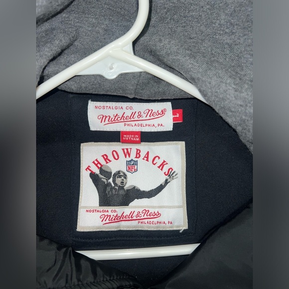 Oakland/ Las Vegas Raiders Throwback Bomber Jacket - Picture 5 of 6